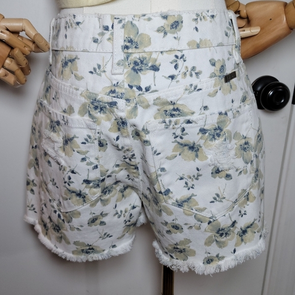 KanCan Floral Summer High Rise Shorts 100% Cotton Size Medium - Picture 4 of 8